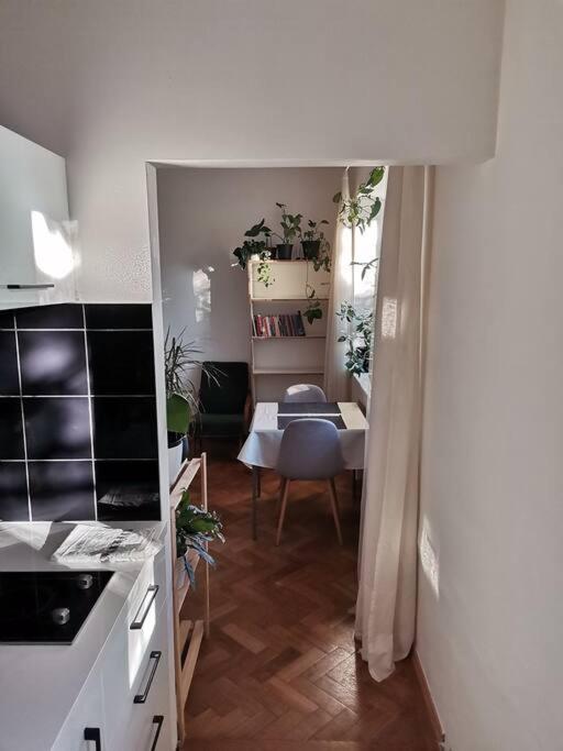 Cozy Studio In The City Centre Near Train Station Bratislava Exterior photo